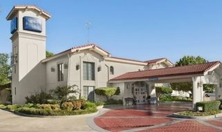 Baymont Inn & Suites Longview