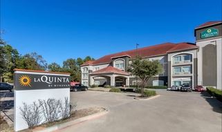 La Quinta South exterior 321x191