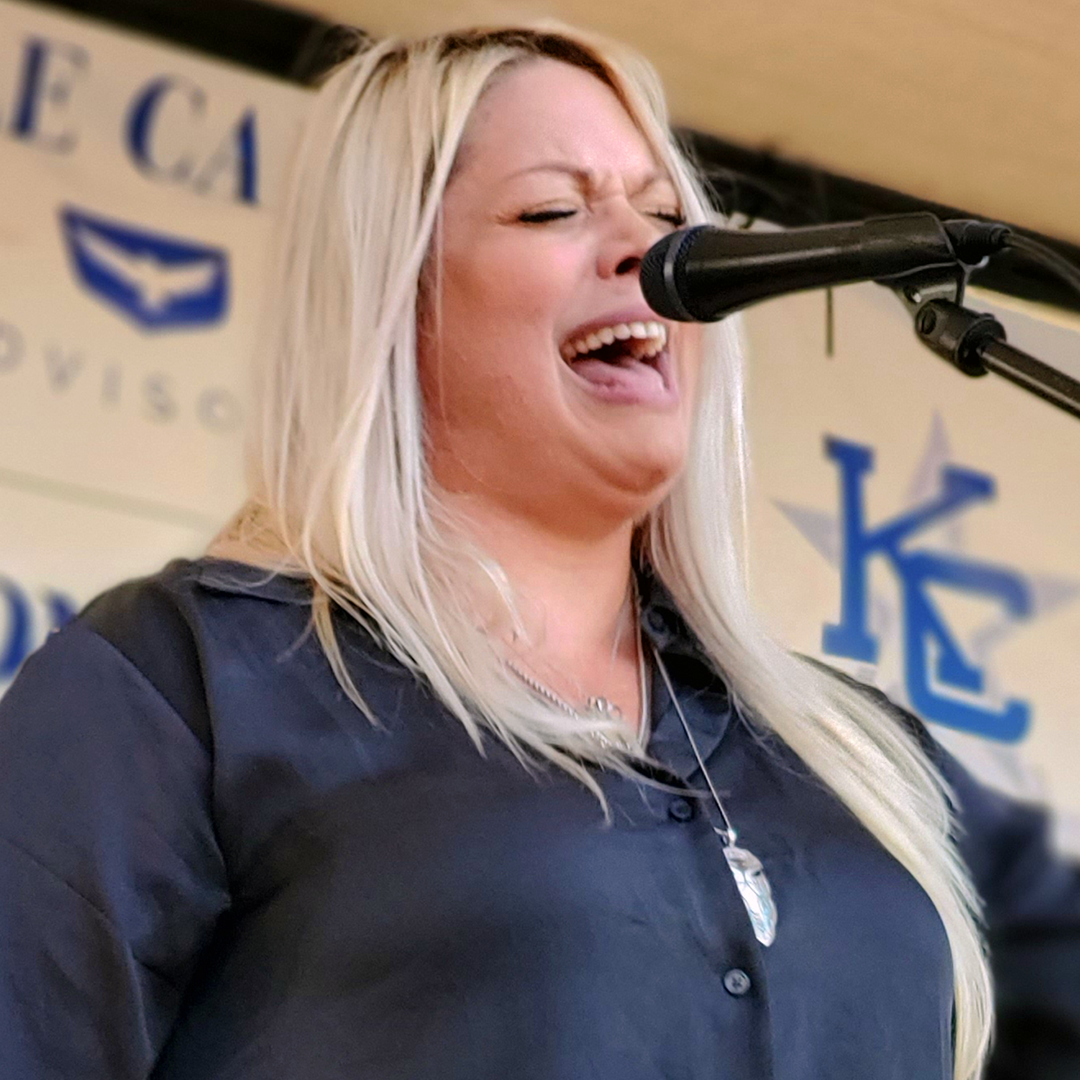 Photo of singer with long blond hair